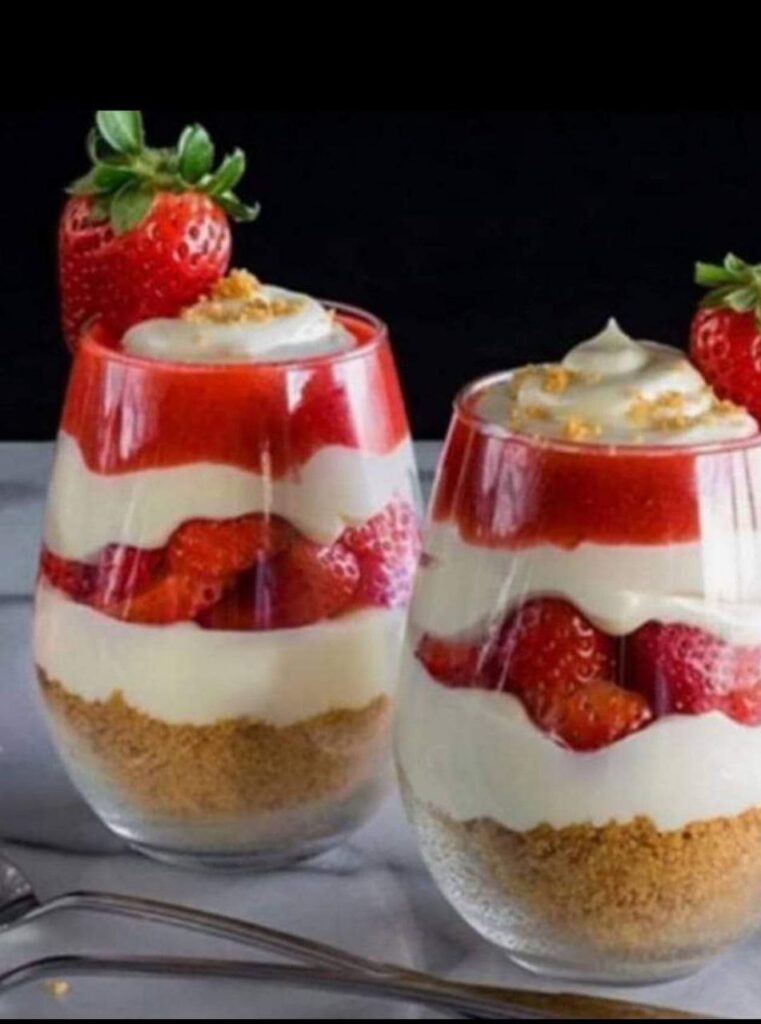 Strawberry Parfait Form, A Light And Delicious Cate
