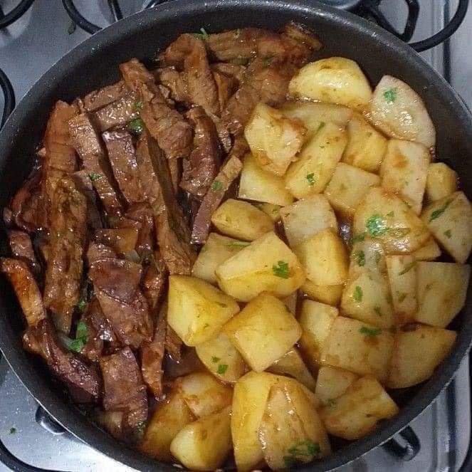 Garlic Adulation Steak and Potatoes Skillet