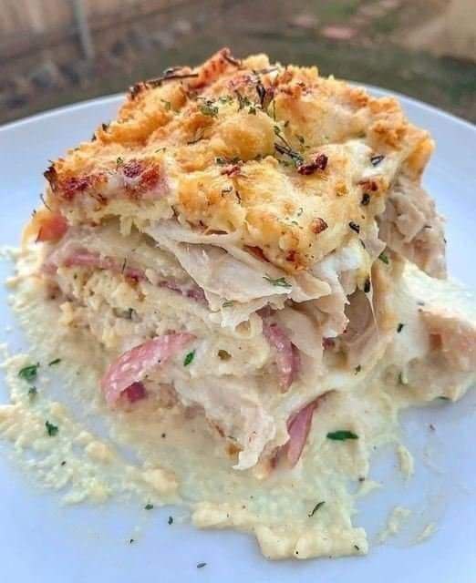 This Chicken Cordon Bleu Casserole is a deliciously hearty keto mess that you’ll LOVE!
