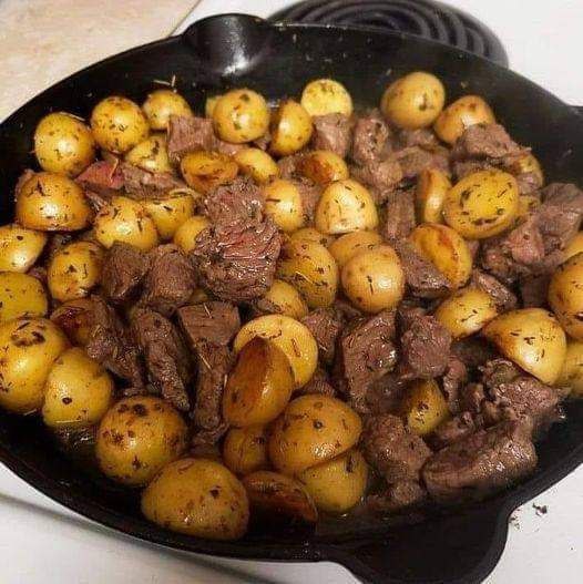 Garlic Adulation Steak and Potatoes Skillet 👩🏾‍🍳 😍 😍