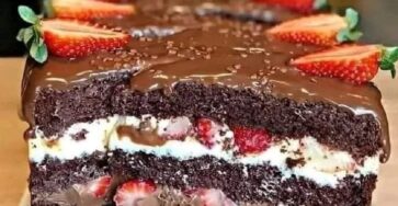 Moist chocolate cake 🍫 stuffed with strawberries 🍓 and condensed milk 😍⁣